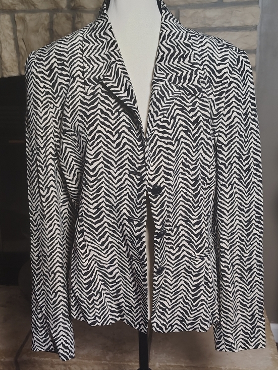 Dana Buchman Jackets & Blazers - Dana Buchman Zebra-Print Blazer Size 10